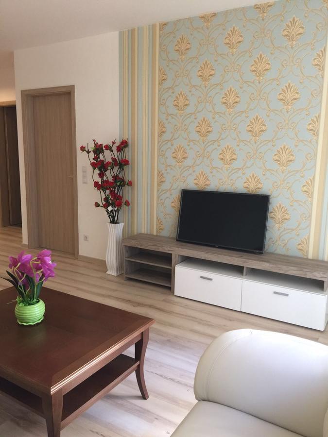 Corvin Rose Apartamento *