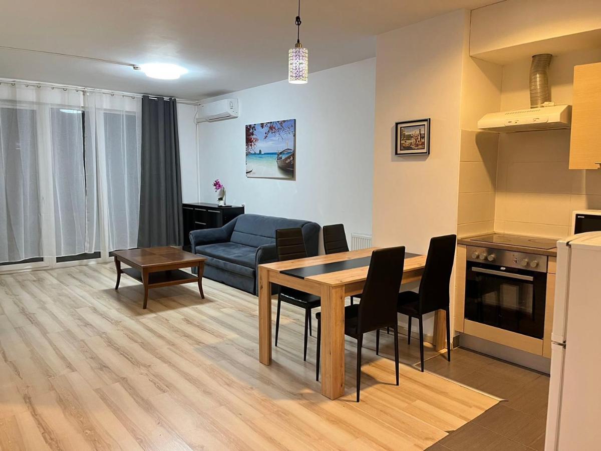 Corvin Rose Apartment *