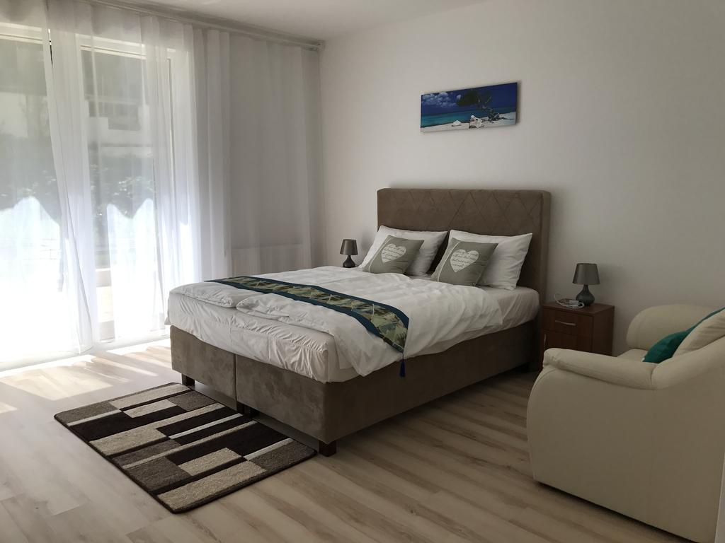Corvin Rose Apartment *